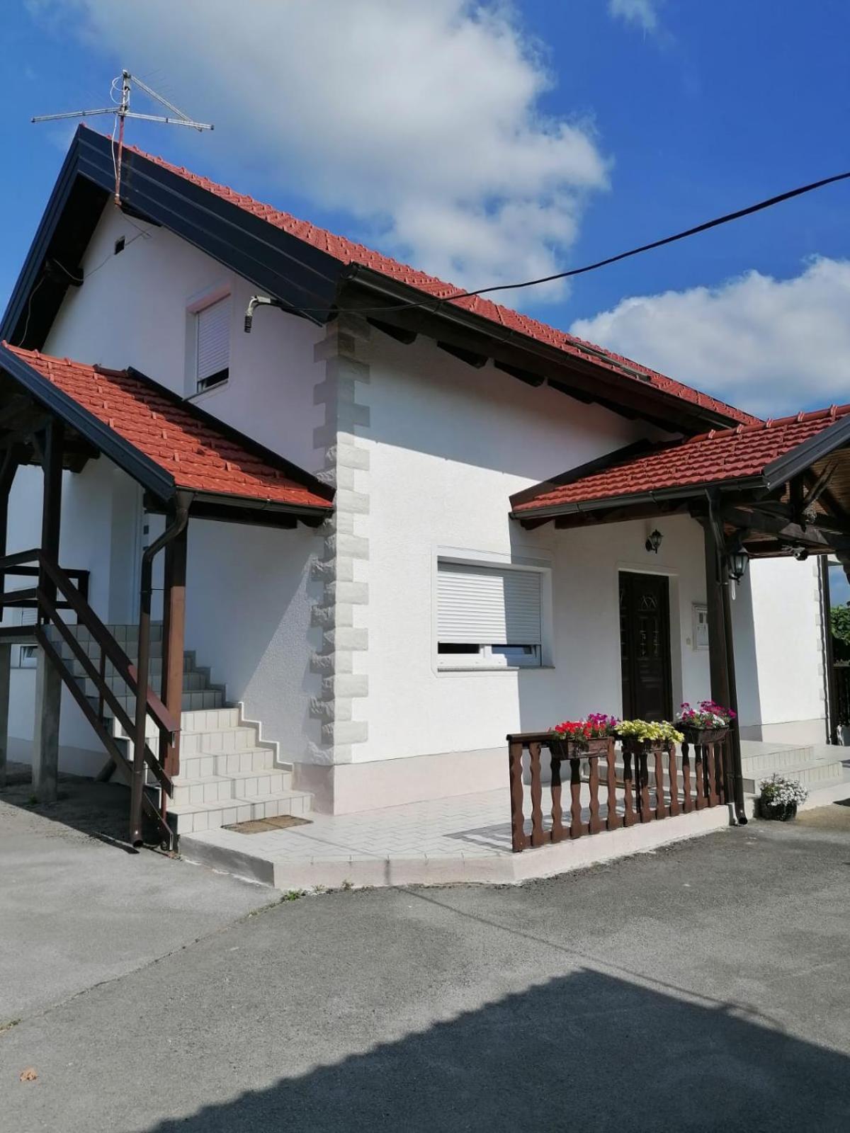 ホテル House Viktoria セリステ・ドゥレズニツコ エクステリア 写真
